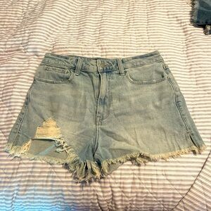 hollister light wash high-rise jean short size 28